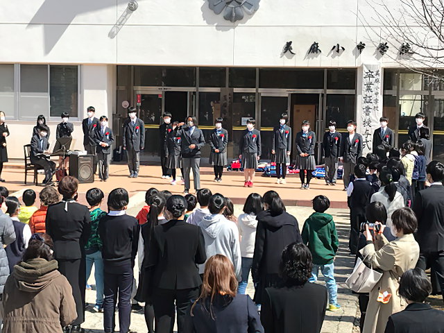 写真｜美麻小中学校の卒業式
