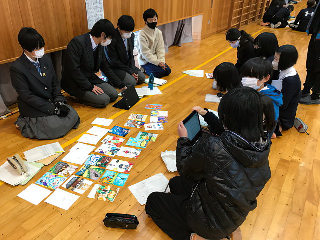 写真｜ICTを使って総合学習の学びを進める子ども達