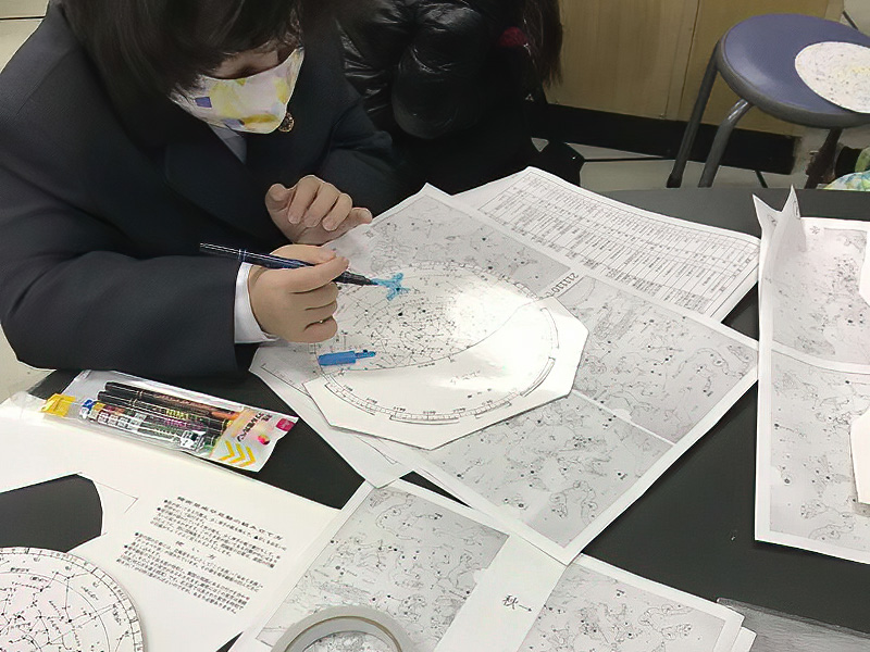 写真｜星座を学ぶ生徒